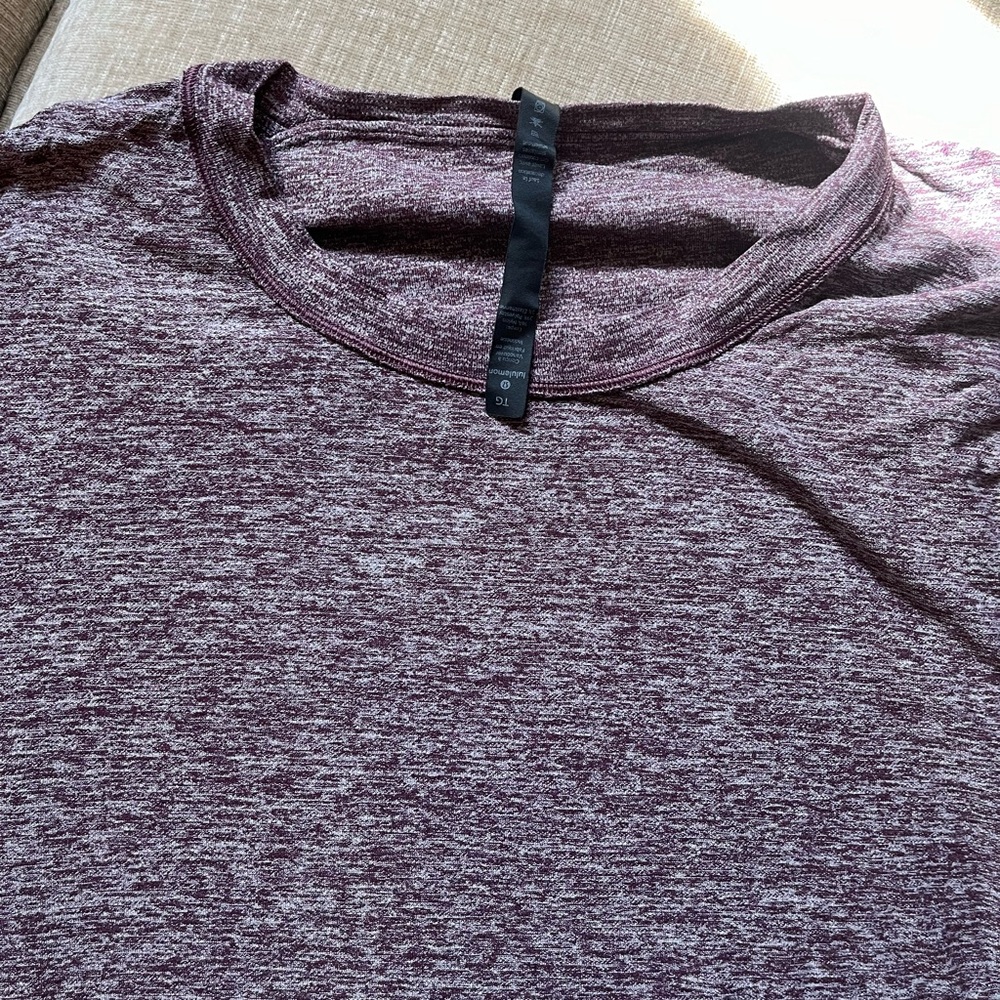 Men’s long sleeve Lululemon top